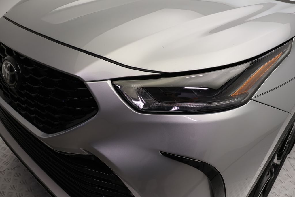 Thumbnail: 2023 Toyota Highlander - 3