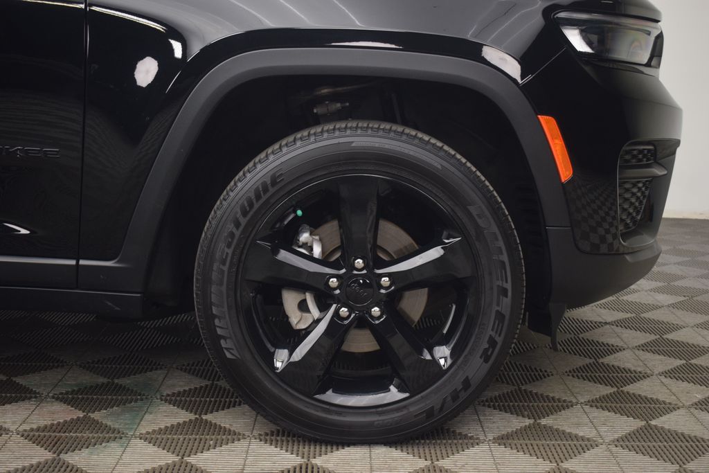 used 2024 Jeep Grand Cherokee car, priced at $32,000