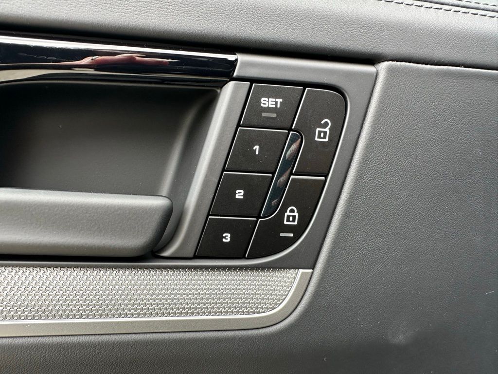 Thumbnail: 2026 Porsche Cayenne - 19