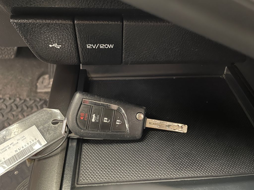 2022 Toyota Camry SE 28