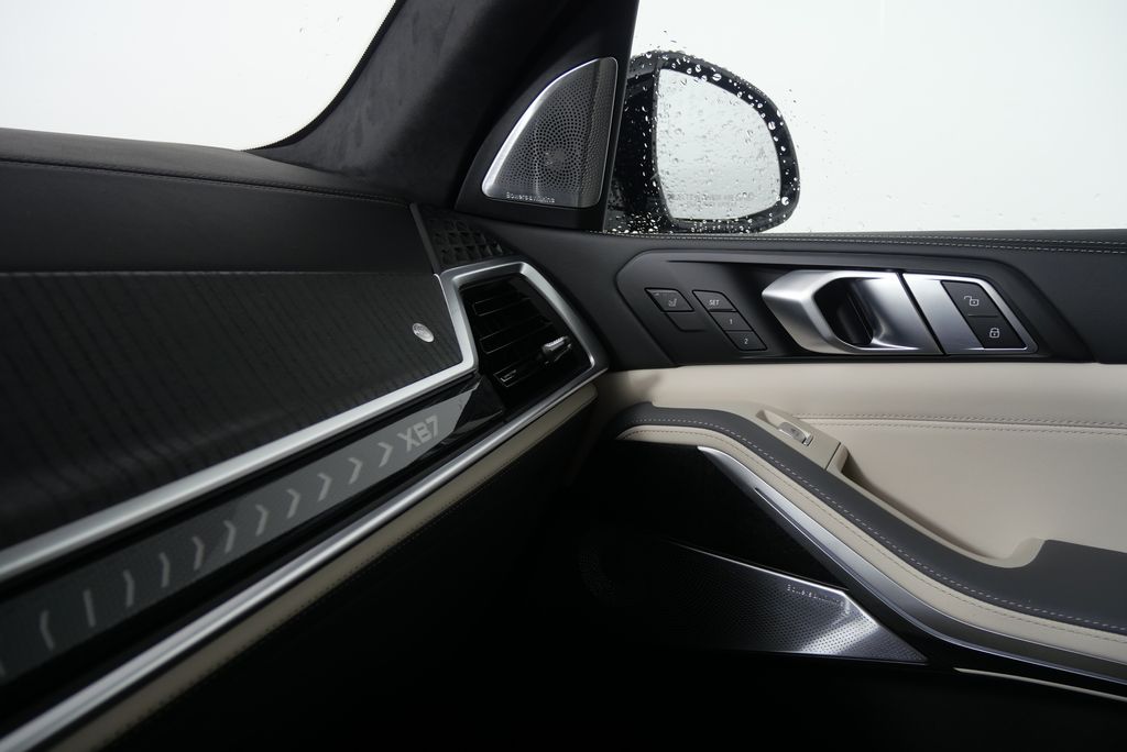 2025 BMW X7 Alpina XB7 30