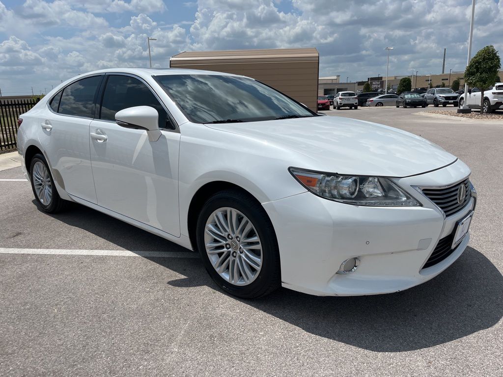 Thumbnail: 2013 Lexus ES - 3