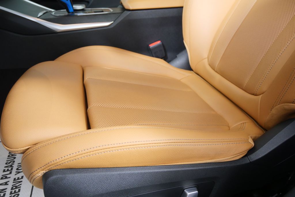 Thumbnail: 2023 BMW i4 - 9