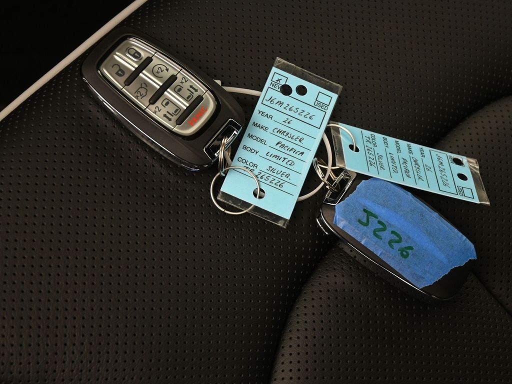 New 2026 Silver Mist Clearcoat Chrysler Limited image 20