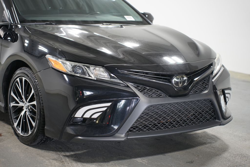 2019 Toyota Camry SE 4