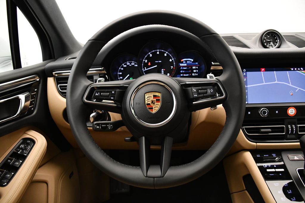 Thumbnail: 2025 Porsche Macan - 21