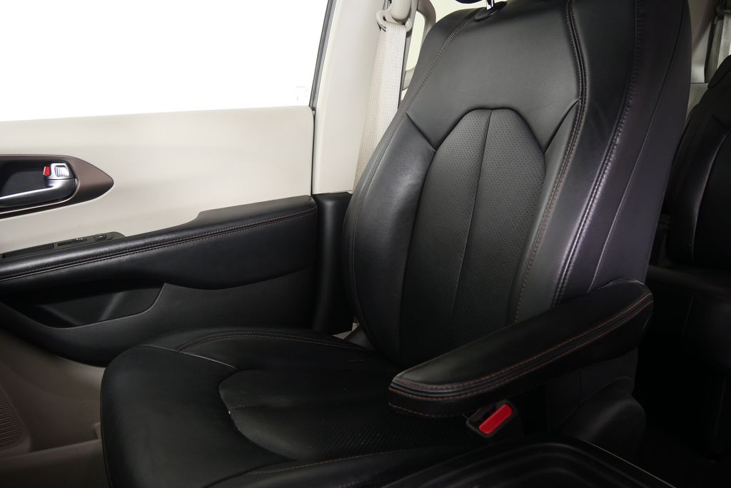Thumbnail: 2019 Chrysler Pacifica - 25