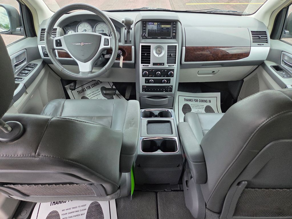 2010 Chrysler Town & Country Touring