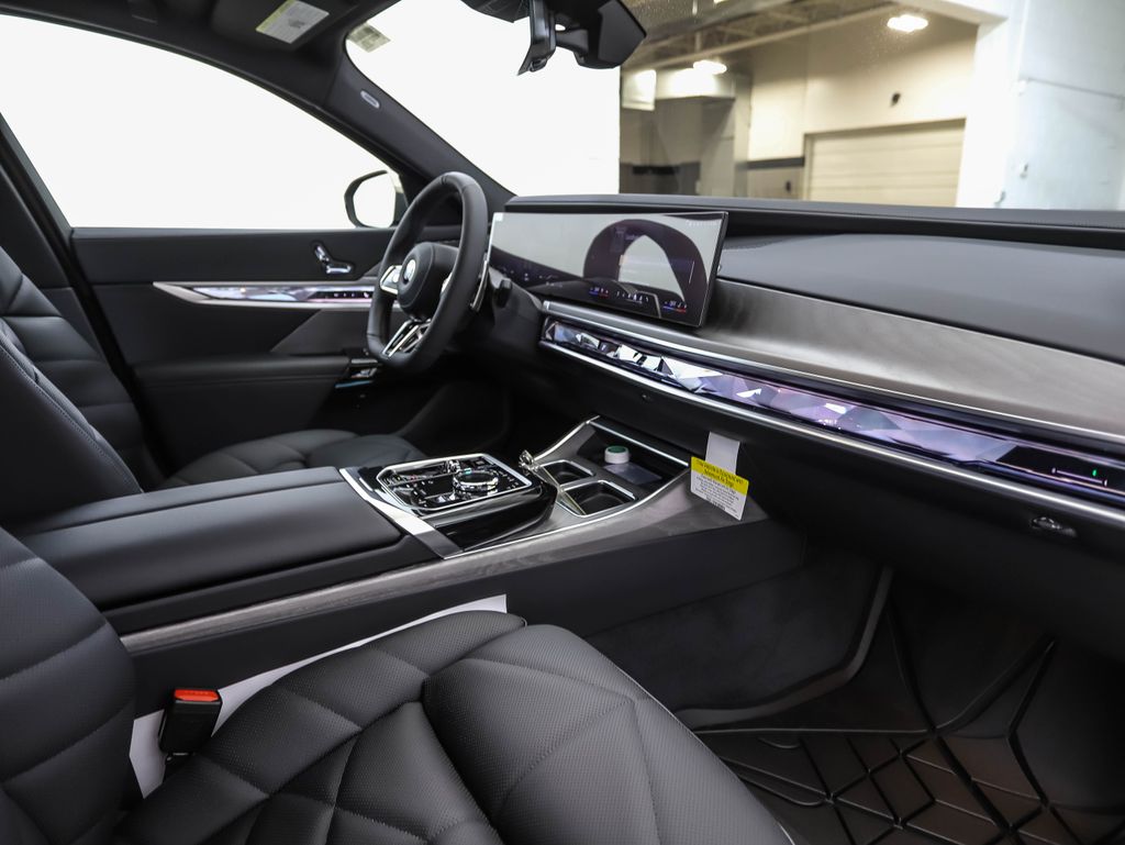 Thumbnail: 2026 BMW 7 Series - 30