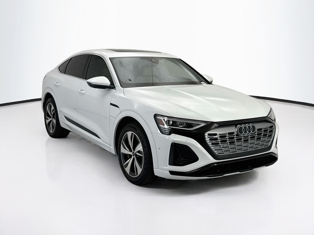 Thumbnail: 2024 Audi Q8 e-tron - 3