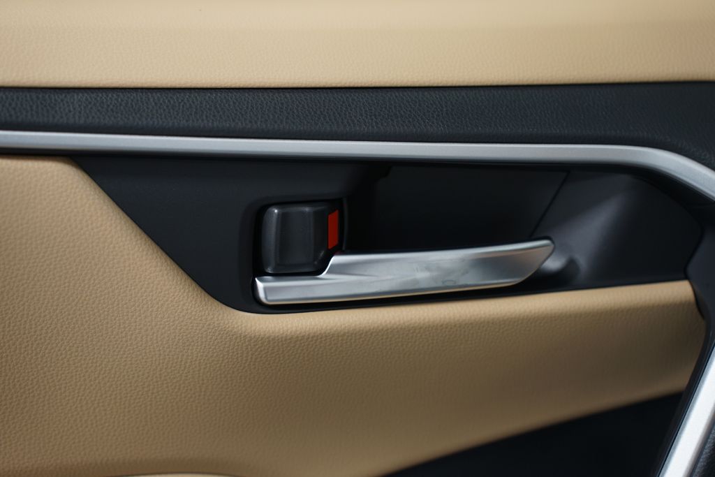 Thumbnail: 2025 Toyota RAV4 - 32