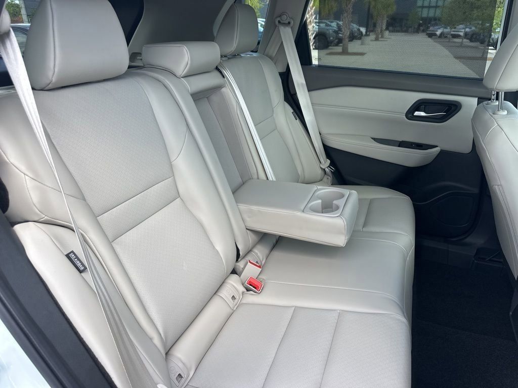 2025 Everest White Pearl Nissan Rogue SV FWD SUV
