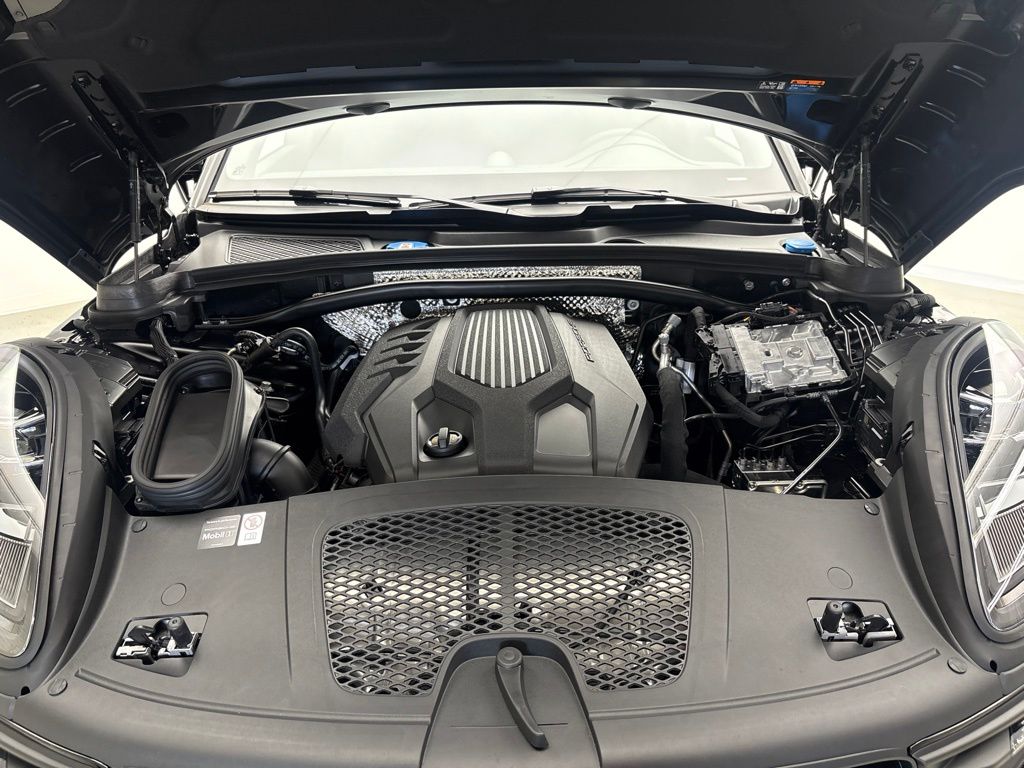 Thumbnail: 2026 Porsche Macan - 12