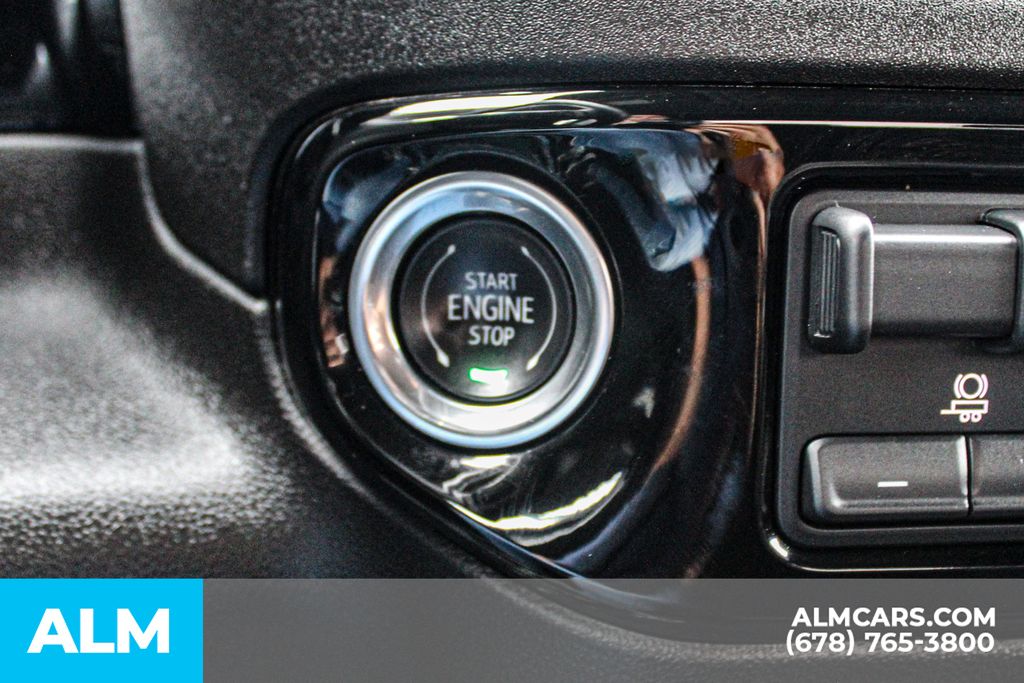 Used 2025 White Chevrolet LT image 28