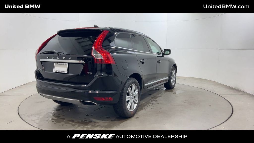 Thumbnail: 2017 Volvo XC60 - 8