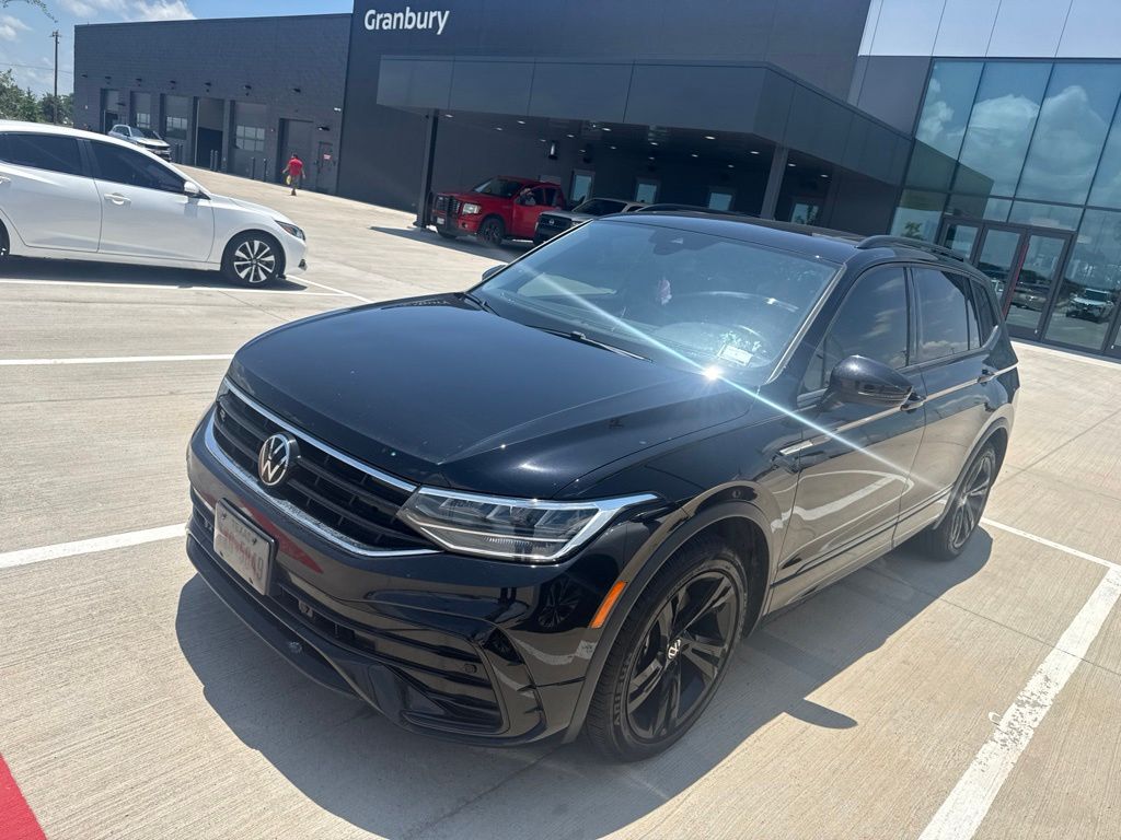 Deep Black Pearl 2024 Volkswagen Tiguan SUV / Crossover Front-Wheel Drive 8-Speed Automatic