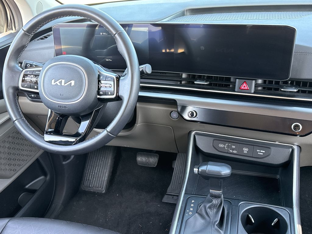 Used 2026 Kia Carnival Van