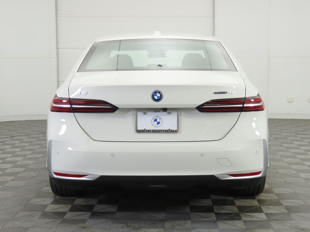 Thumbnail: 2026 BMW i5 - 7