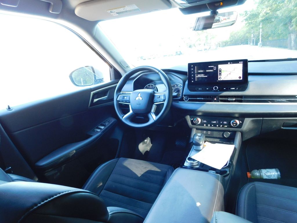 Thumbnail: 2025 Mitsubishi Outlander - 6