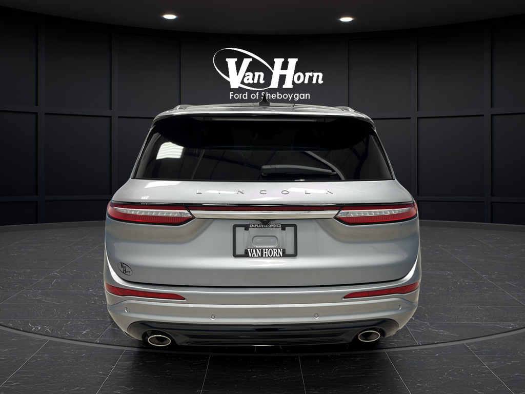 Used 2024 Silver Radiance Metallic Clearcoat Lincoln Grand Touring image 4
