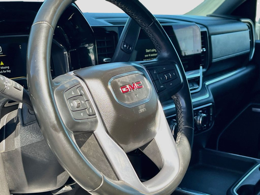 Used 2025 White GMC SLT image 9