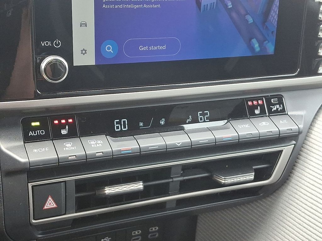 2025 Toyota Camry SE 17