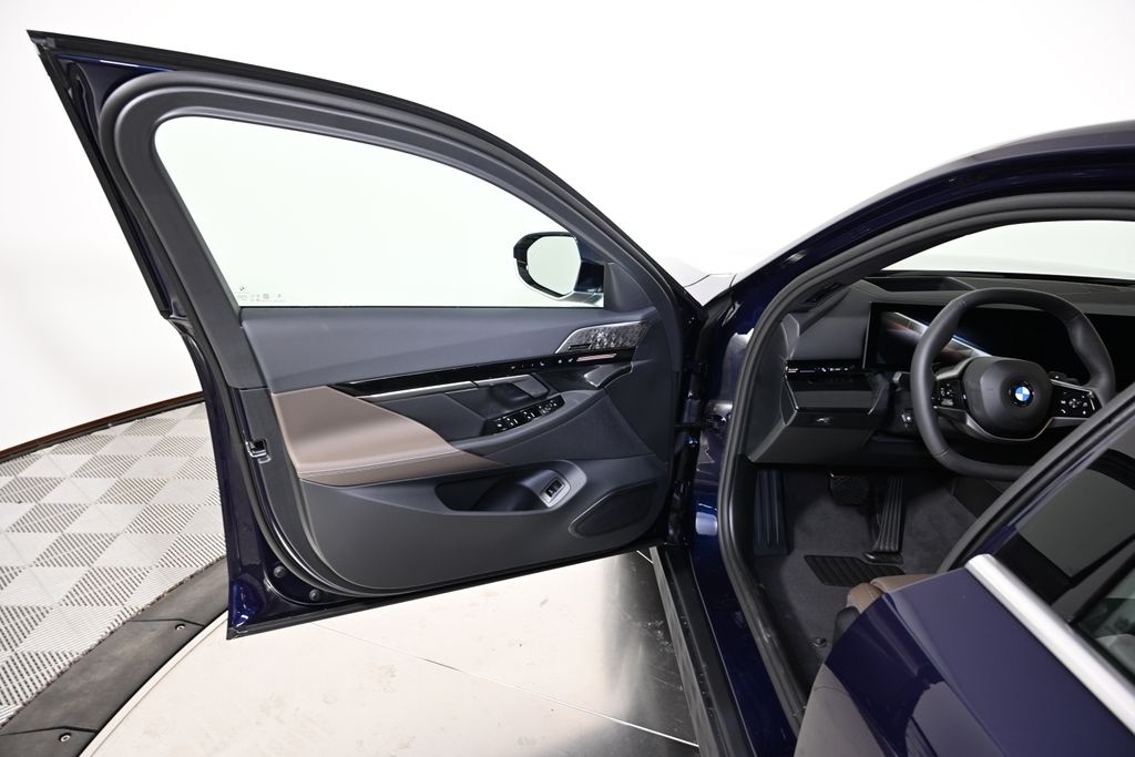 Thumbnail: 2026 BMW 5 Series - 21