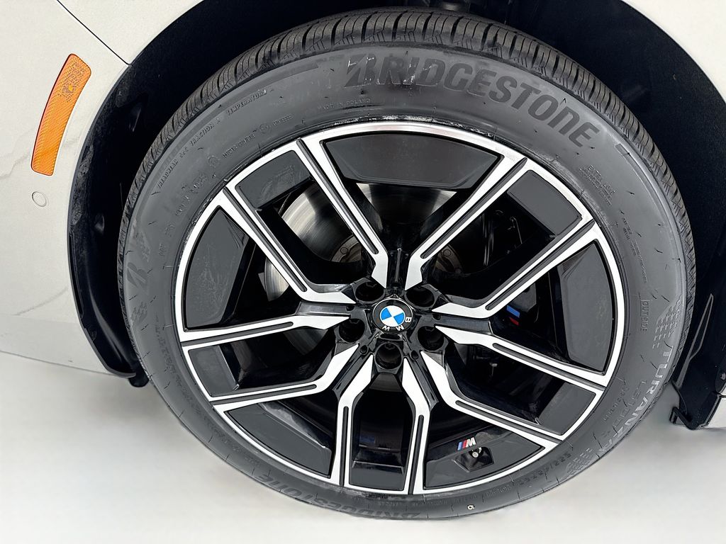 Thumbnail: 2025 BMW i7 - 29