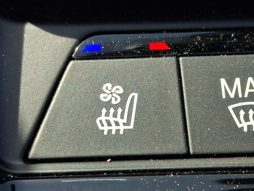 Thumbnail: 2023 BMW 8 Series - 23