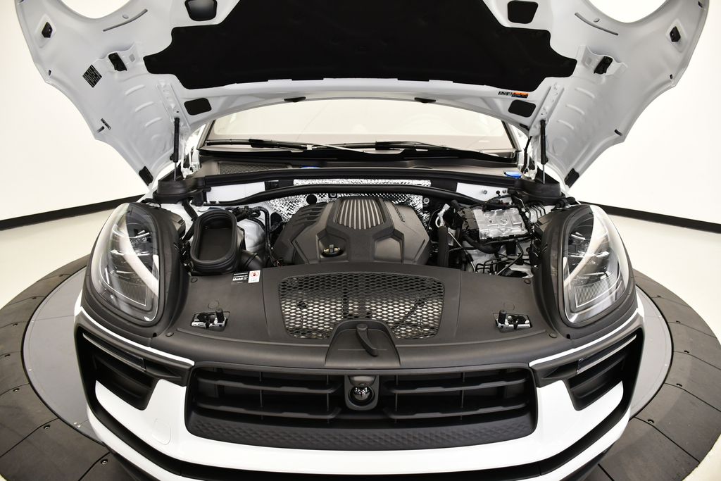 Thumbnail: 2025 Porsche Macan - 13