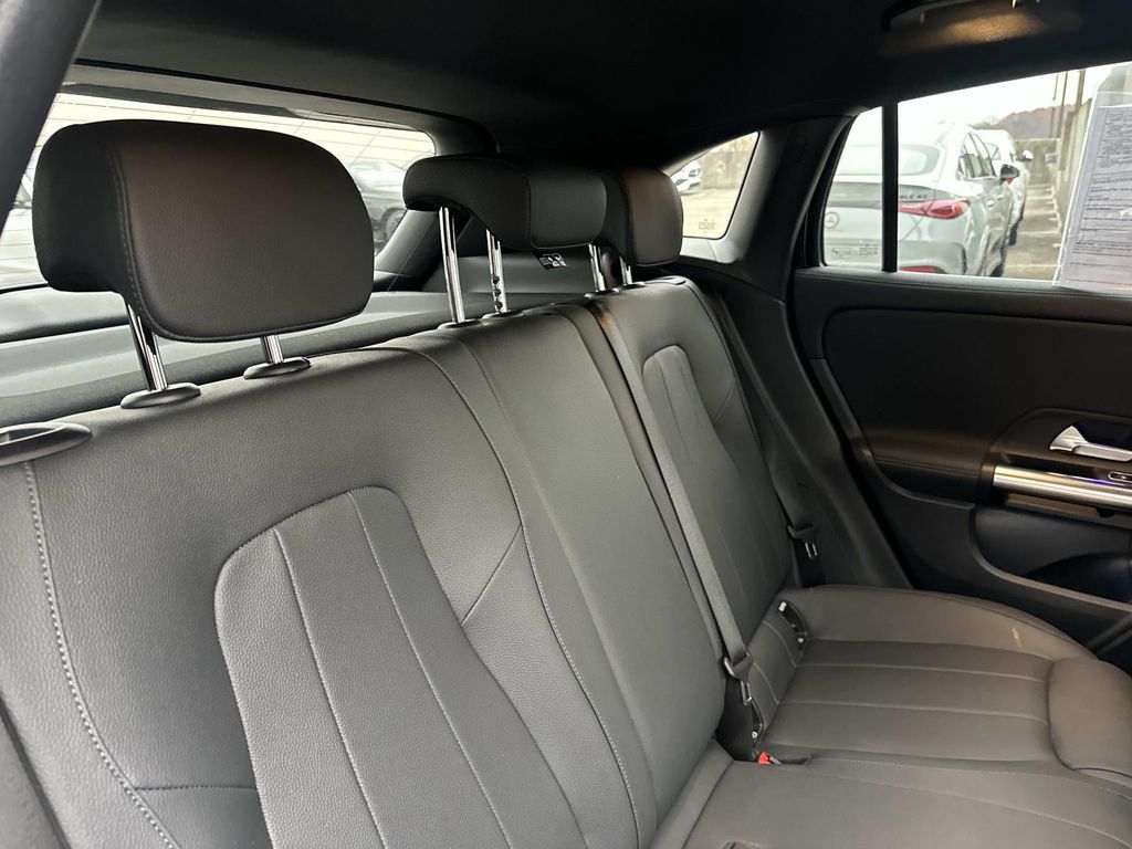 Thumbnail: 2025 Mercedes-Benz GLA - 25