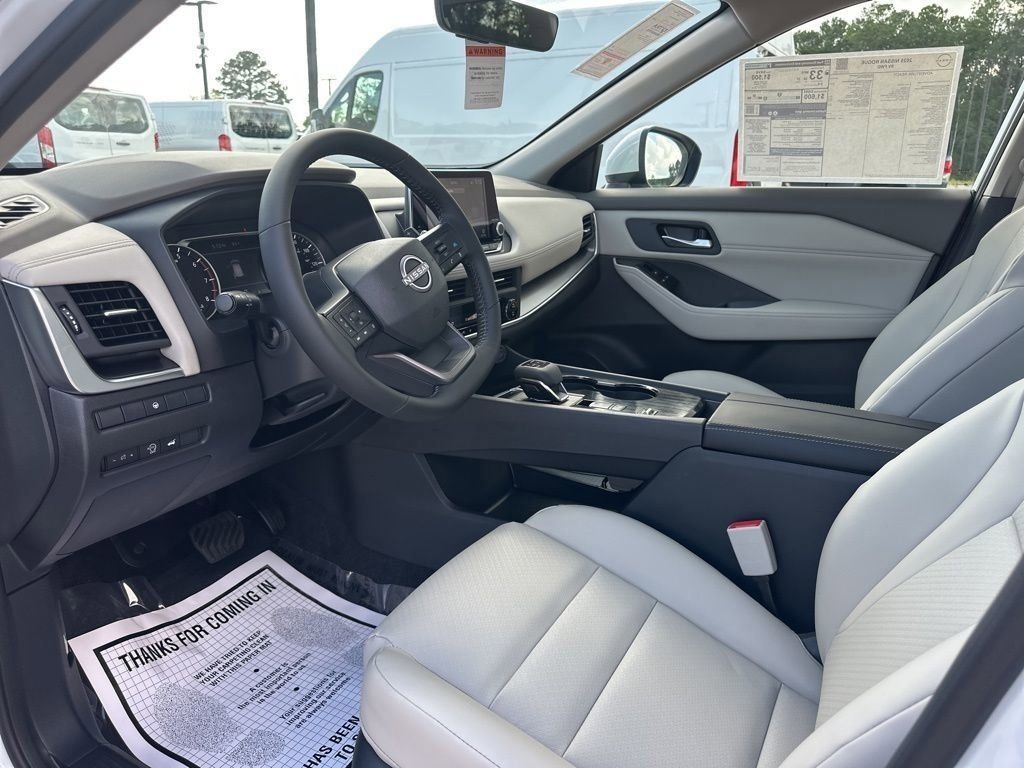2025 Everest White Pearl Nissan Rogue SV FWD SUV