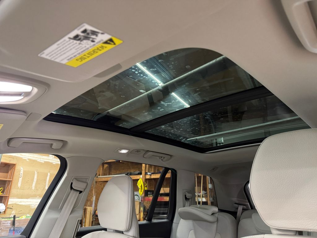 2024 Volvo XC90 B6 Plus Bright Theme photo