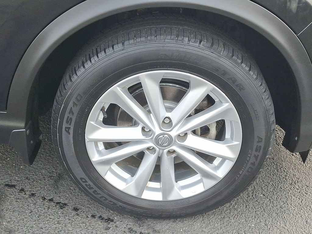 Thumbnail: 2018 Nissan Rogue Sport - 8