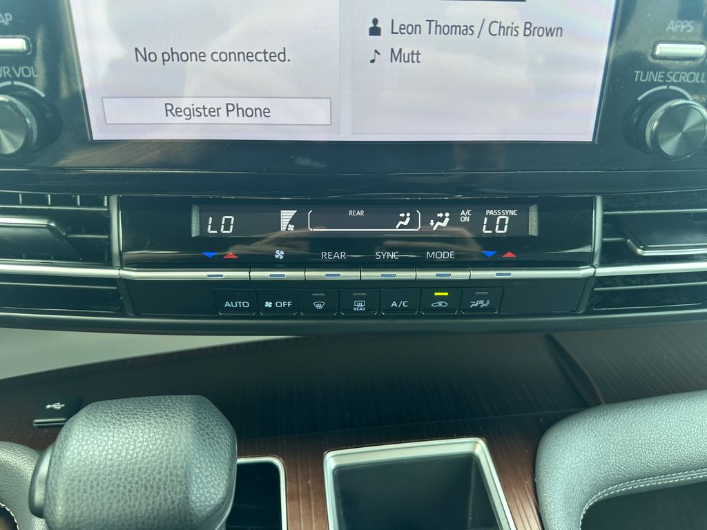 2024 Toyota Sienna LE