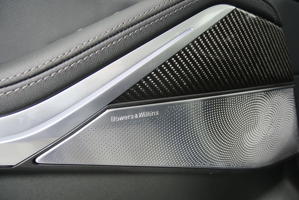 2026 BMW X7 Alpina XB7 12