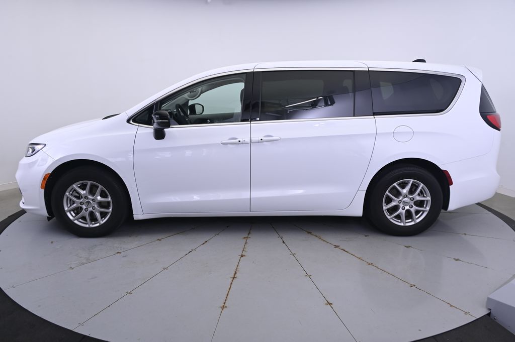 Thumbnail: 2024 Chrysler Pacifica - 2