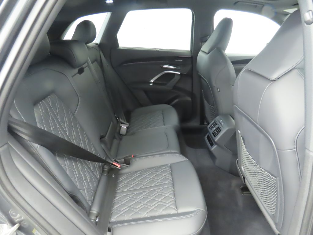 Thumbnail: 2025 Audi SQ5 - 24