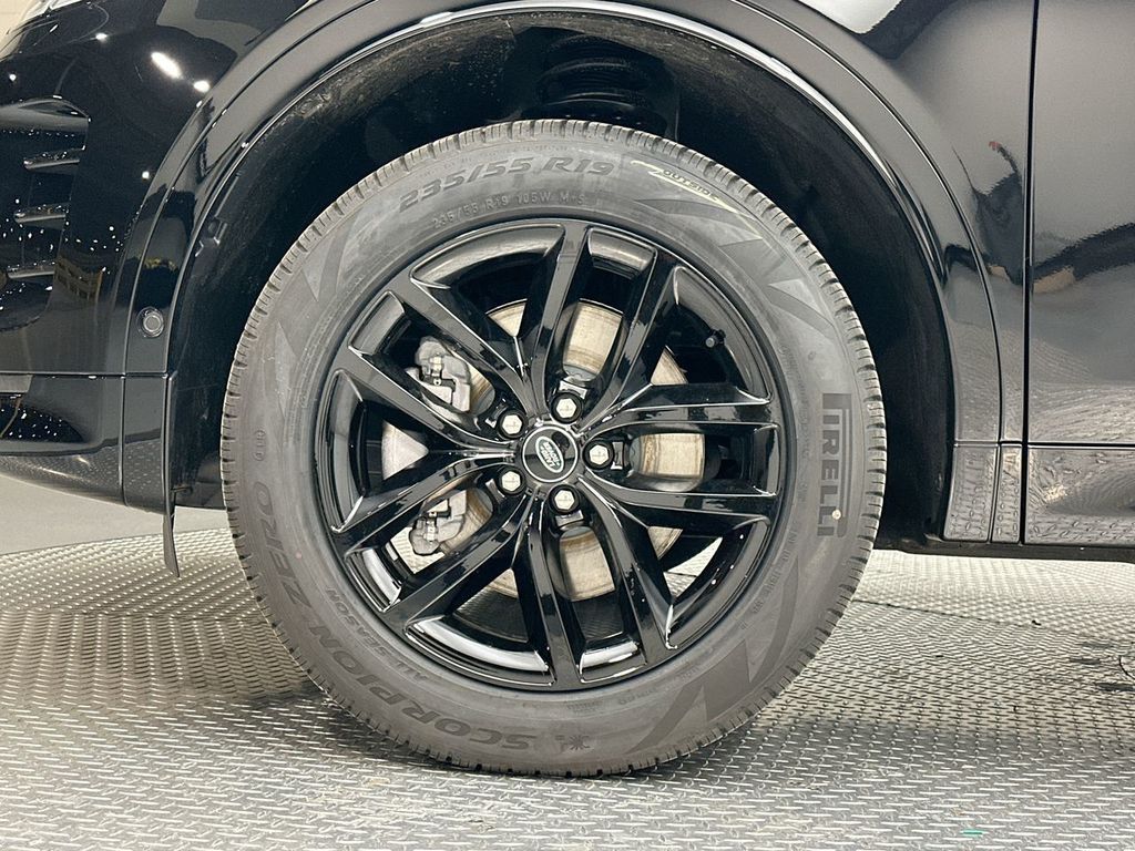 Thumbnail: 2026 Land Rover Discovery Sport - 5