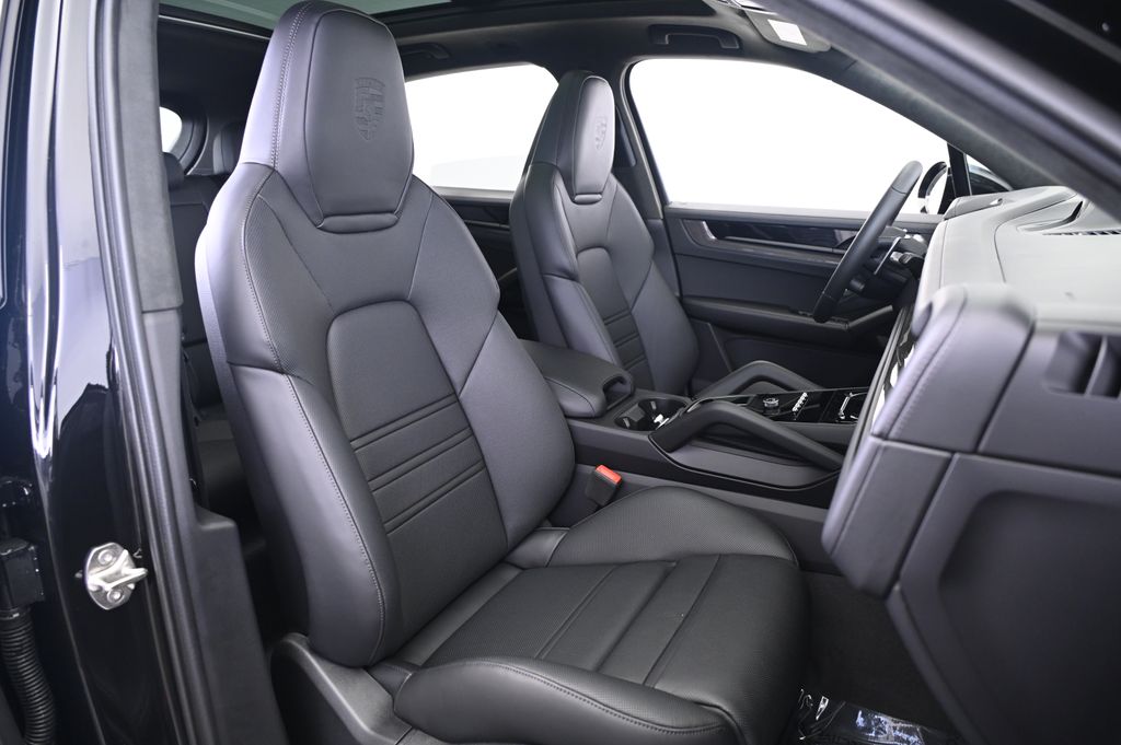 Thumbnail: 2025 Porsche Cayenne - 24