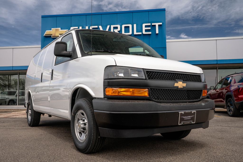 2026 Chevrolet Express 2500 Work Van HD's photo