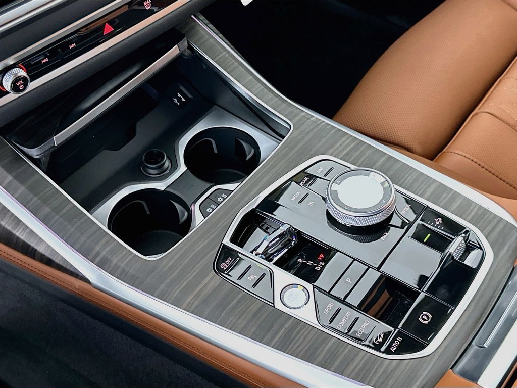 Thumbnail: 2027 BMW X7 - 15