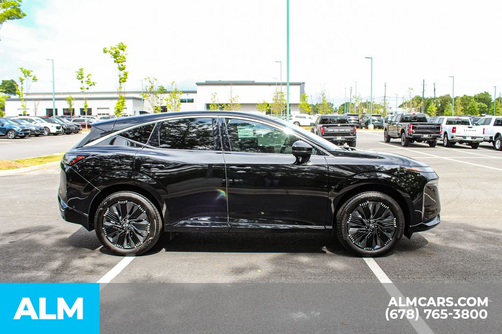 Used 2025 Black Nissan Platinum image 9