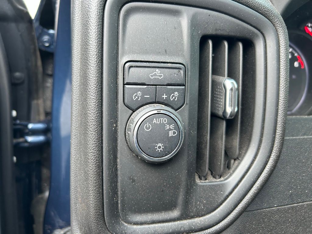 Thumbnail: 2022 Chevrolet Silverado 1500 - 17
