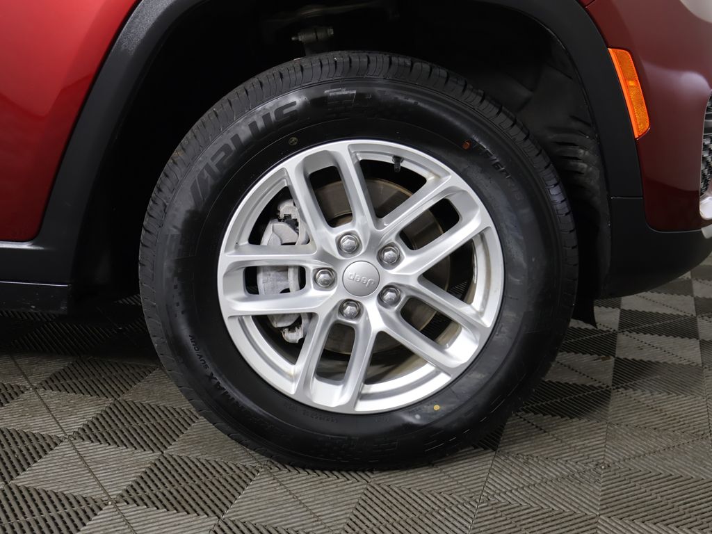 Used 2023 Red Jeep Laredo image 21