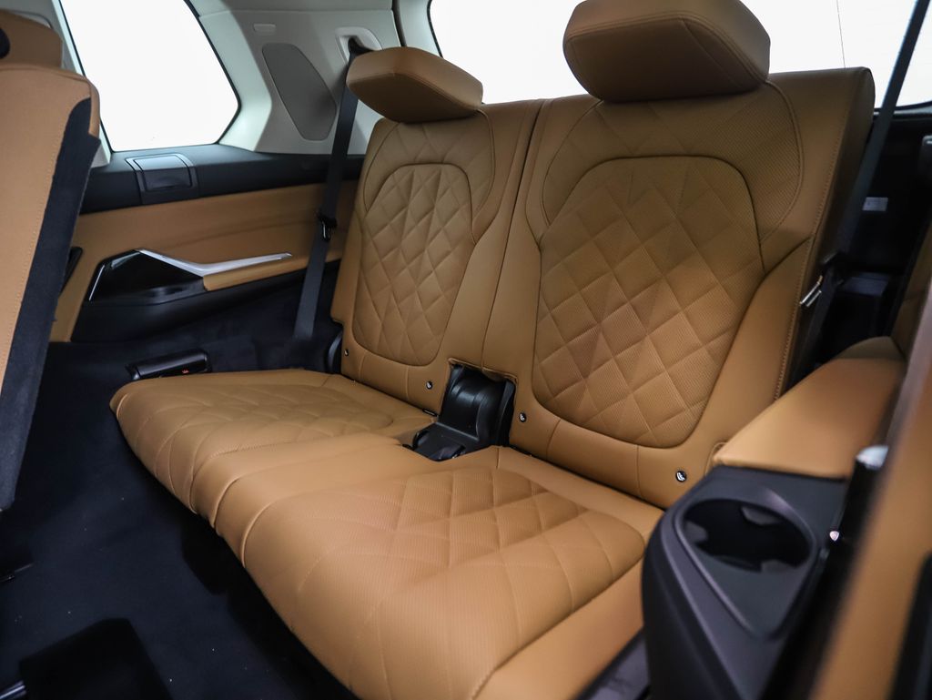 Thumbnail: 2026 BMW X7 - 23
