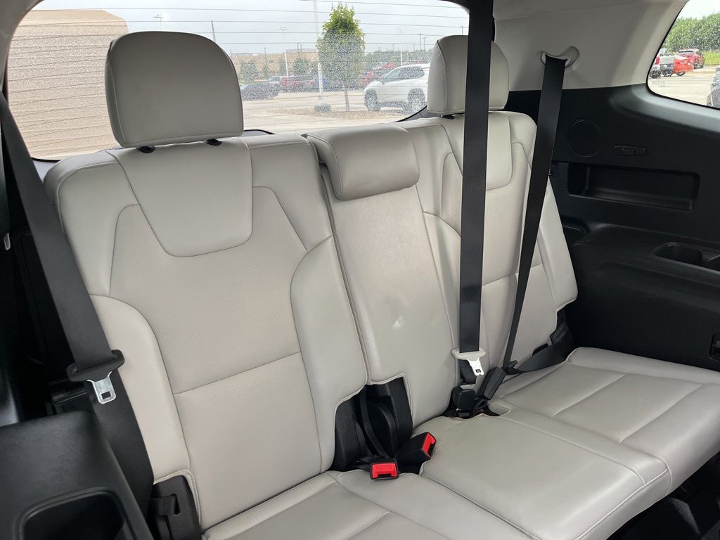 Thumbnail: 2020 Kia Telluride - 29