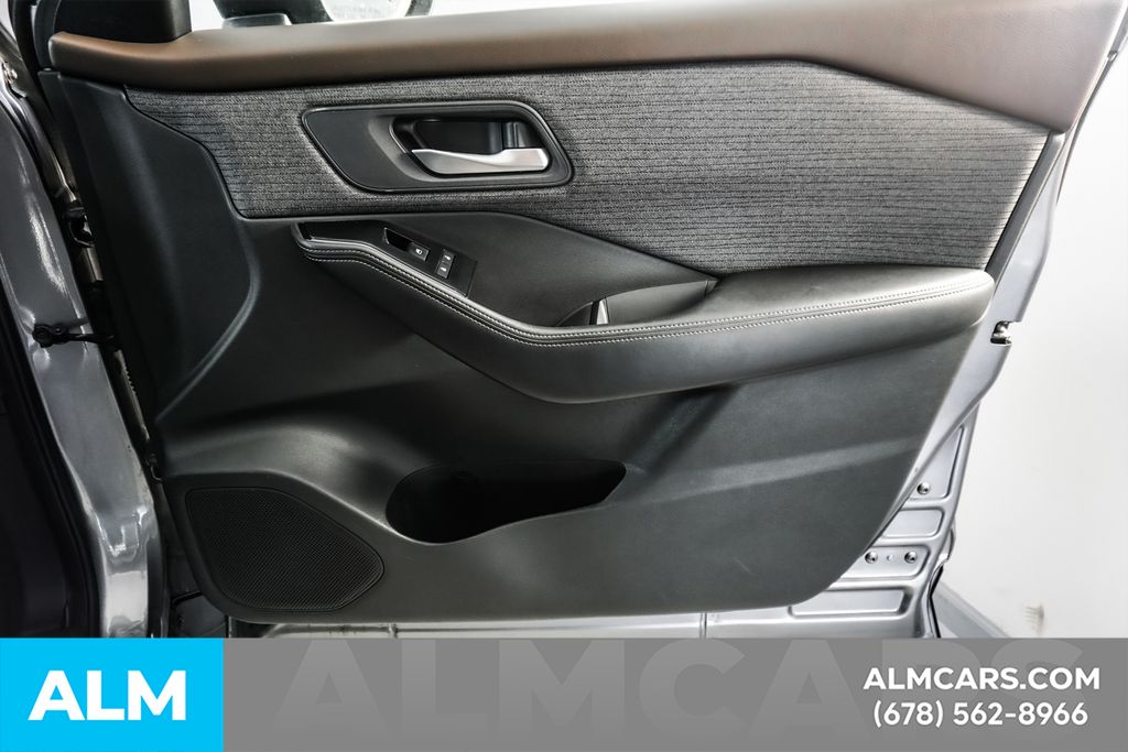 Used 2022 Gray Nissan SV image 41
