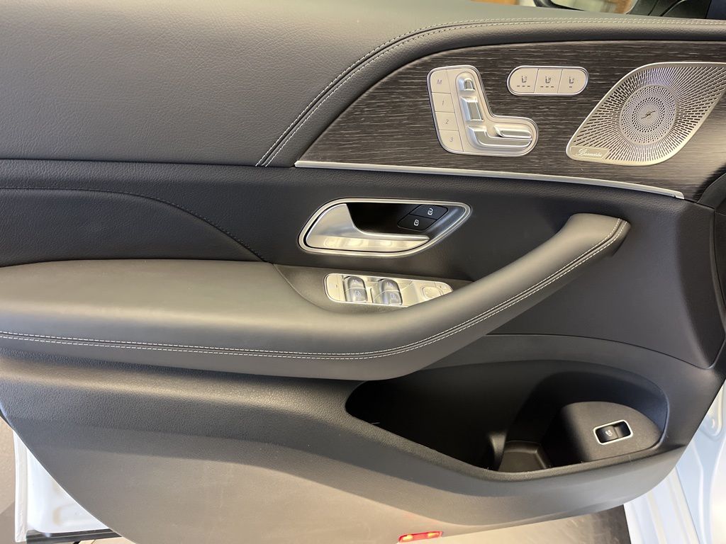 Thumbnail: 2026 Mercedes-Benz GLE - 11