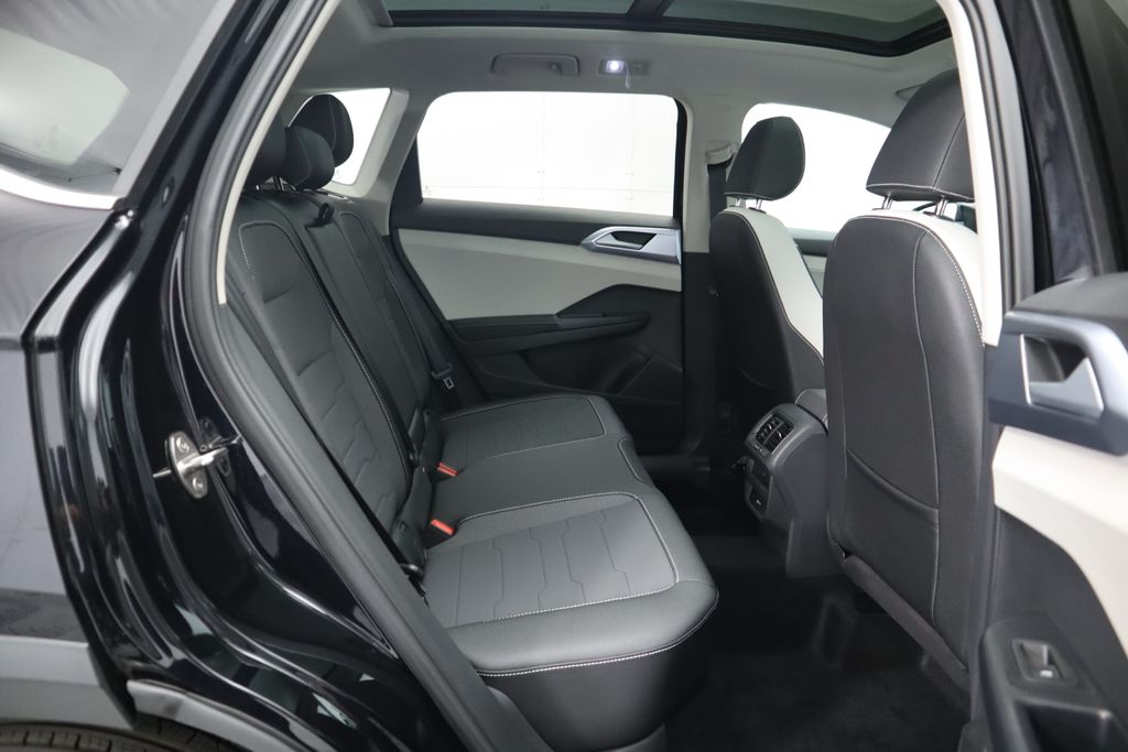 2025 Volkswagen Taos SE 23